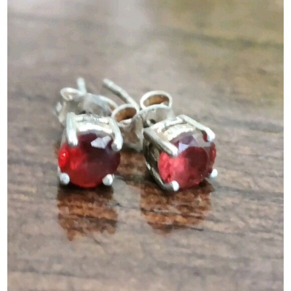 Garnet Stud Earrings 925 Sterling Silver Simple Elegant 1g Signed - Picture 1 of 6
